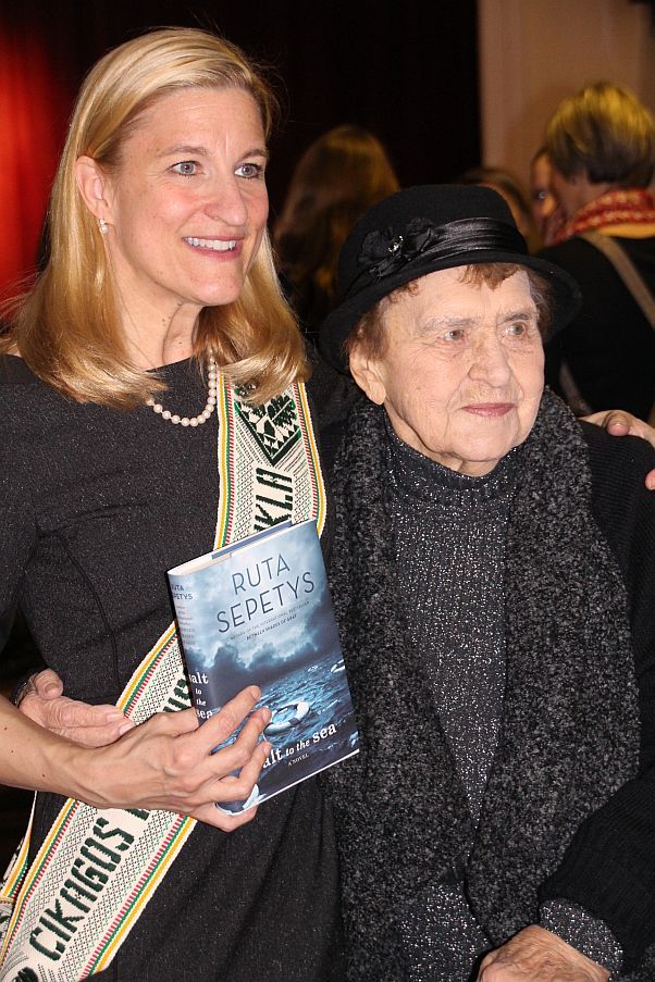 Ruta Sepetys, one of the winners of the 2015 Literary Award with Stasė Petersonienė, president of the LWA. Photo by Audronė Sidaugienė 